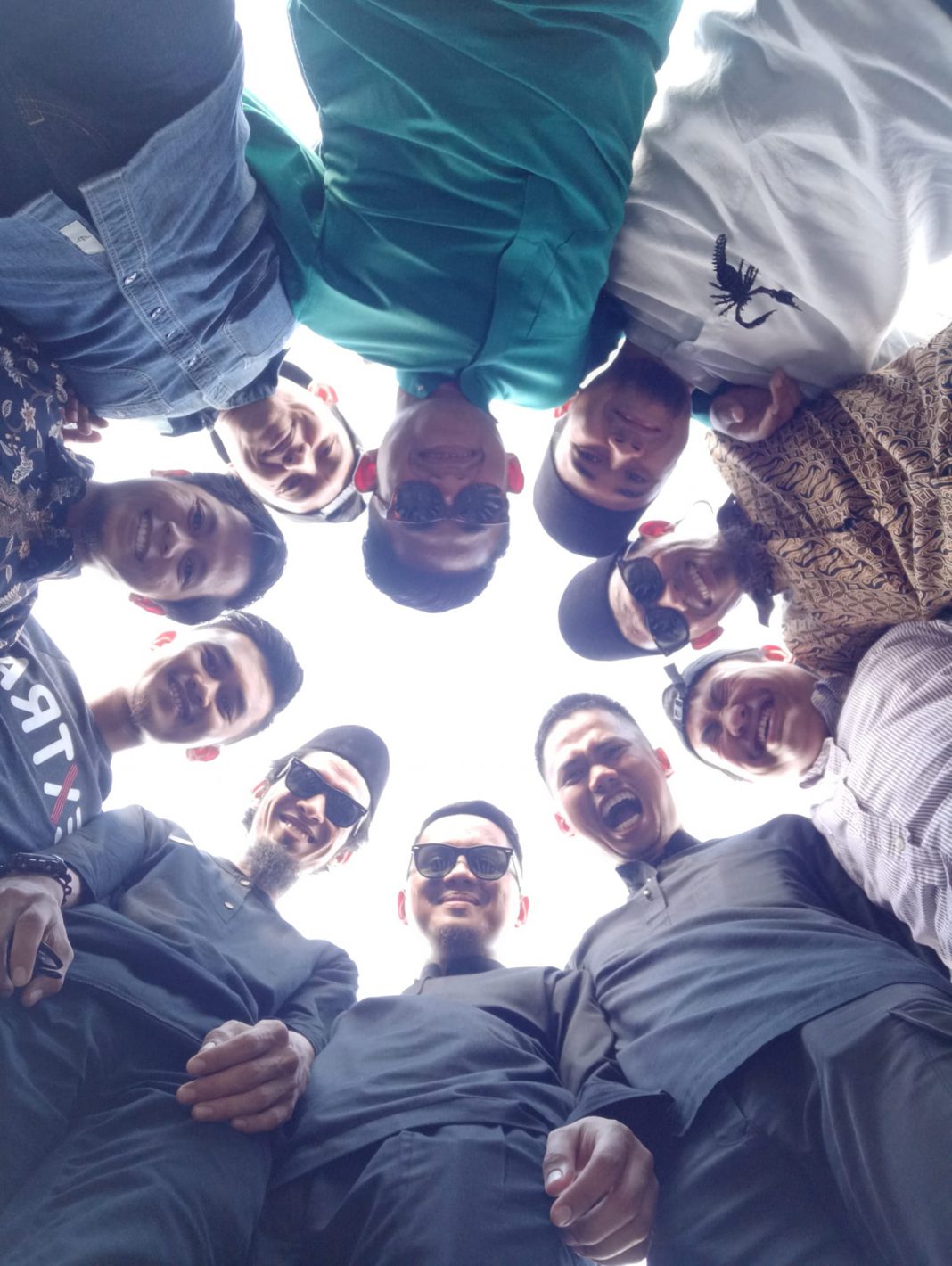 Idea Pose Kreatif Untuk Gambar Percutian Berkumpulan - Libur