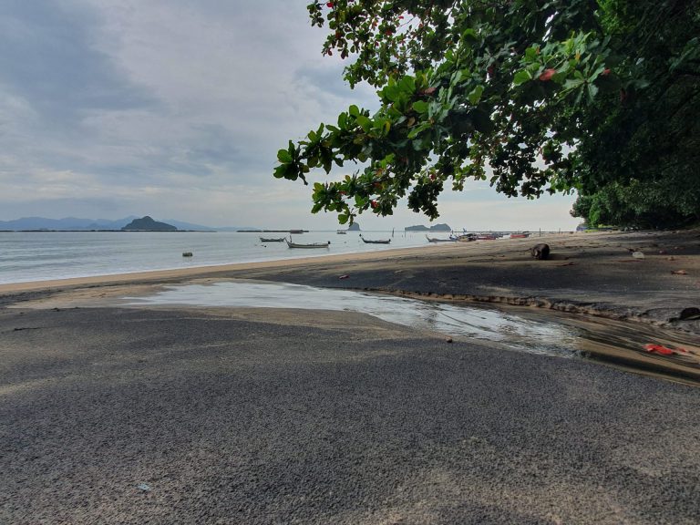 Pantai Pasir Hitam Langkawi Simpan Kisah Peperangan Lagenda Yang Ramai Tak Tahu!