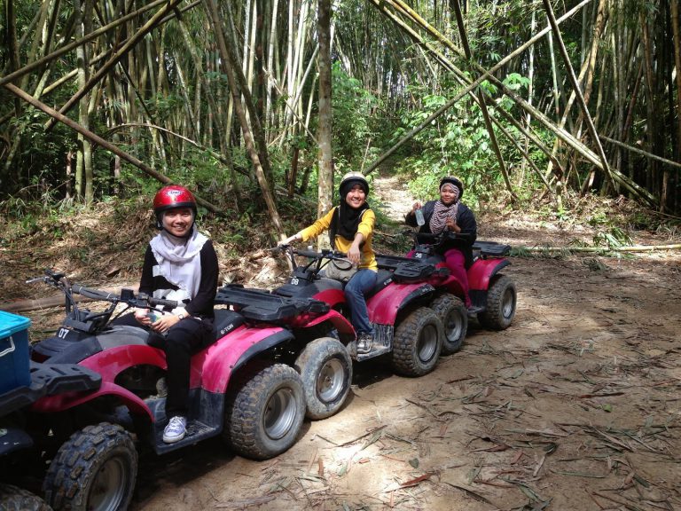 Menunggang ATV Dalam Hutan Mampu Hilangkan ‘Stres Dunia’. Pekej Pun Banyak Dah Murah