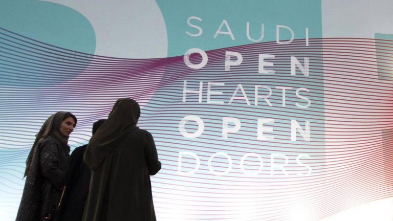Arab Saudi Benarkan Pelancong Asing Bukan Mahram Duduk Sebilik Selepas Lancar Visa Pelancong