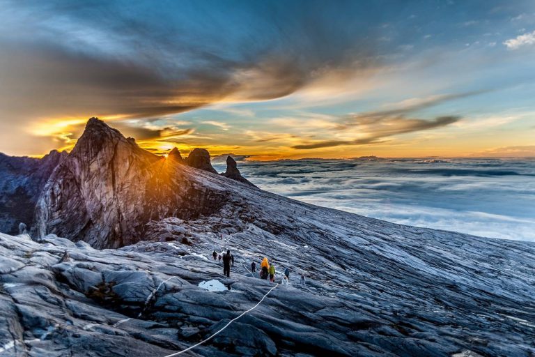 “Kinabalu Tidaklah Susah Mana!” Lelaki Ini Kongsikan 21 Tip & Persiapan Berguna Untuk Mendaki Gunung Kinabalu