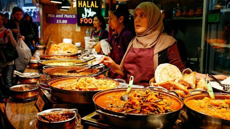 Tip Ini Bantu Cari Makanan Halal Semasa Travel Luar Negara. Benda Boleh Elak Buat Apa Makan Yang Haram!