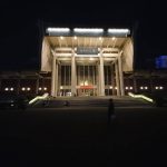 Sun Yat-Sen Memorial Hall waktu malam.