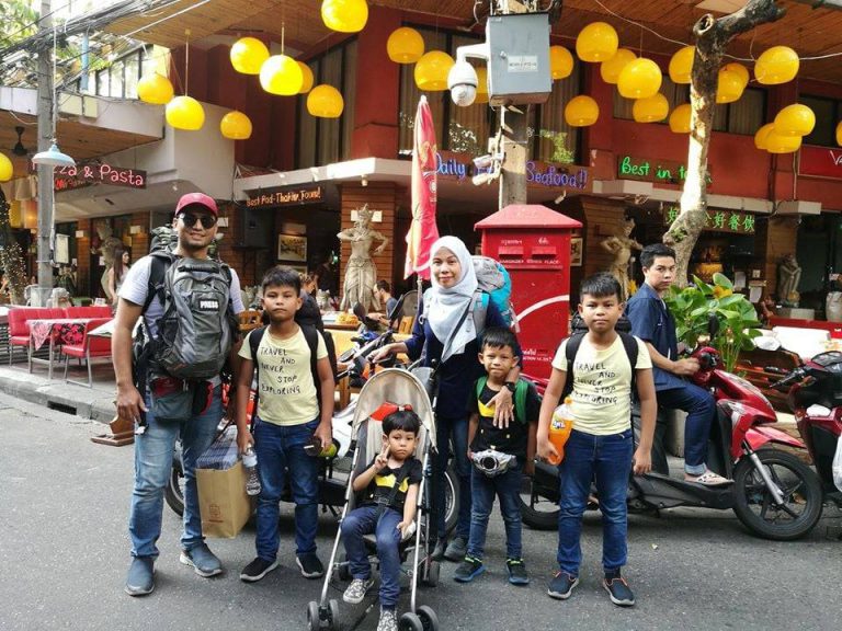Salute La! Suami Isteri Bawa 4 Anak Kecil Trip Backpack Ke Negara Indochina