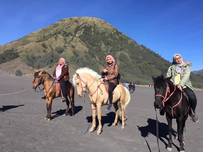 Percutian 7H6M Tiga Sahabat Ke Surabaya-Jogjakarta Dengan Bajet RM1000 Seorang Sahaja
