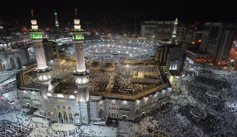 Raja Salman Benarkan Solat Tarawih Di Masjid Suci; Masjidil Haram & Masjid Nabawi