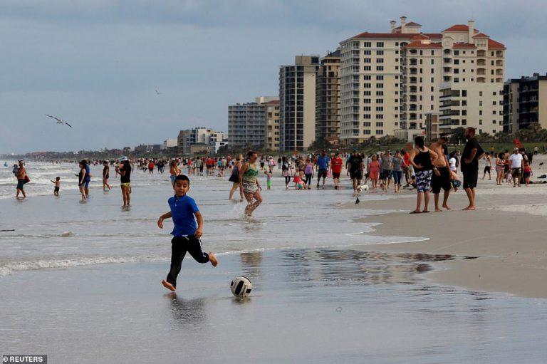 Pantai Di Florida, AS Kembali Dibuka, Beribu Penduduk Serbu Kemaruk Nak Bersantai