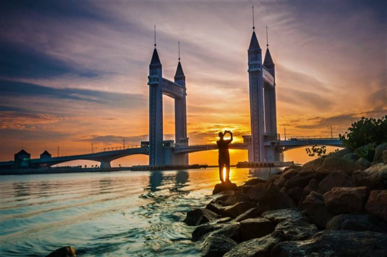 Dah Tak Boleh Memancing & Terbangkan Dron Di Drawbridge, Terengganu. Dilarang Serta Merta!