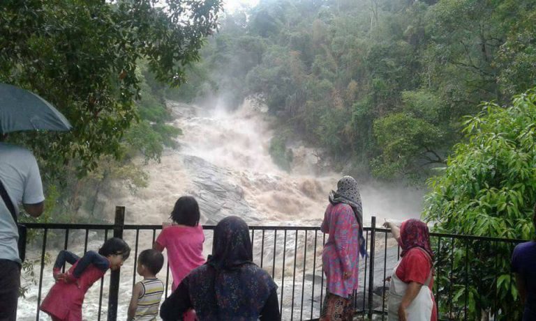 Mandi Sungai Memang Seronok, Tapi Kena Ambil Tahu Tanda ‘Kepala Air’ Datang