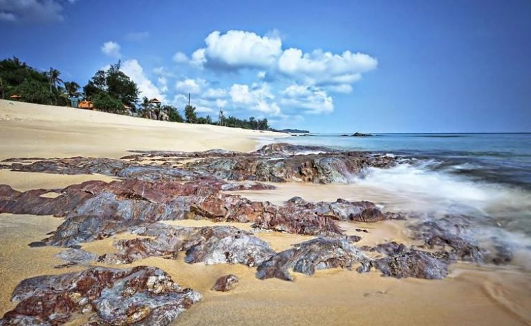 Cantik & Menyamankan, Ini 5 Pantai Paling Menarik Di Terengganu Untuk Anda Terokai!