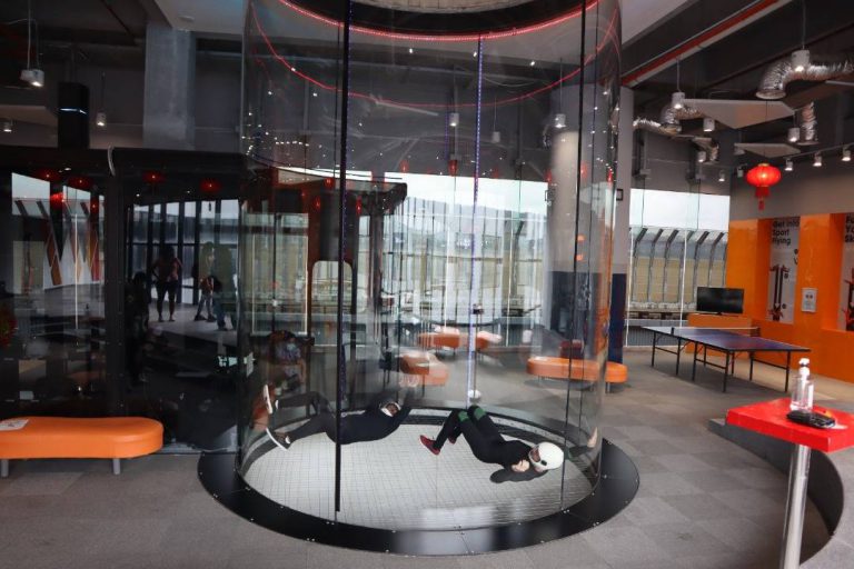 Tak Sangka 1Utama Shopping Centre Ada 5 Aktiviti Menarik Ni, Salah Satunya Indoor Skydiving!