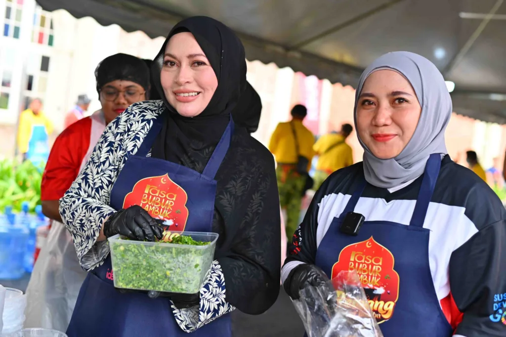 16,000 Bubur Lambuk Diedar, Nu Ideaktiv Cipta Rekod Malaysia Book Of Records