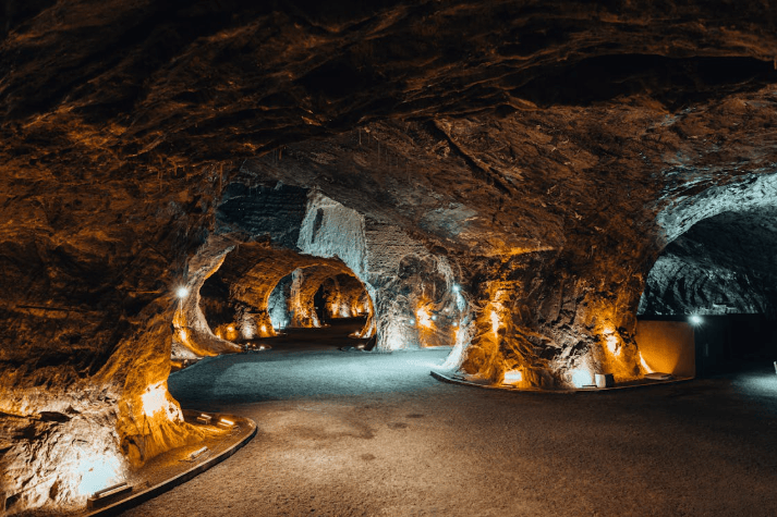Salina Turda, Lombong Garam Bawah Tanah Di Romania Yang Cantik Macam Dunia Fantasi 9 Salina Turda, Lombong Garam Bawah Tanah Di Romania Yang Cantik Macam Dunia Fantasi