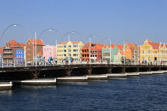 Willemstad, Ibu Negara Curaçao Yang Penuh Warna & Sejarah