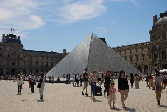 Muzium Louvre Paris, Dari Istana Diraja Ke Rumah Mona Lisa Yang Penuh Misteri 9 Muzium Louvre Paris, Dari Istana Diraja Ke Rumah Mona Lisa Yang Penuh Misteri