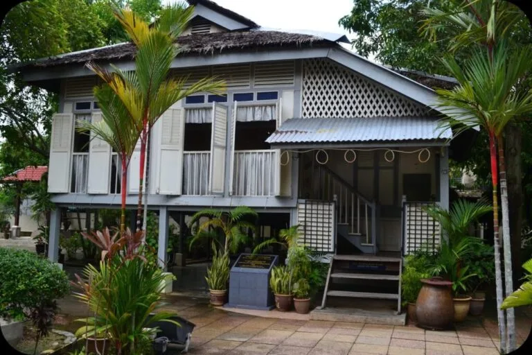 Singgah Rumah Kelahiran Tun Dr Mahathir Di Alor Setar, Rumah Kayu Sederhana Yang Sarat Sejarah 6 Singgah Rumah Kelahiran Tun Dr Mahathir Di Alor Setar, Rumah Kayu Sederhana Yang Sarat Sejarah