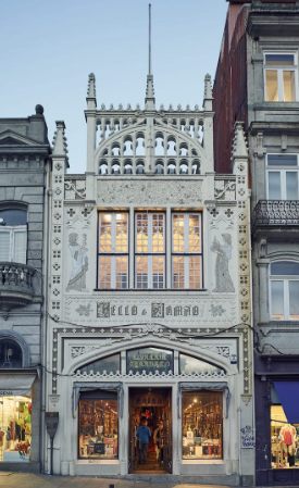 Livraria Lello, Kedai Buku Cantik Di Porto Yang Buat Pengunjung Rasa Seperti Masuk Dunia Fantasi 5 Livraria Lello, Kedai Buku Cantik Di Porto Yang Buat Pengunjung Rasa Seperti Masuk Dunia Fantasi