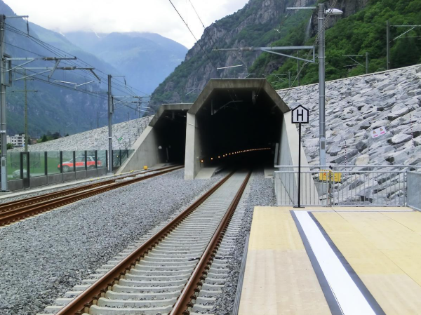 57KM Di Bawah Swiss Alps! Ini Terowong Kereta Api Terpanjang Di Dunia 3 57KM Di Bawah Swiss Alps! Ini Terowong Kereta Api Terpanjang Di Dunia