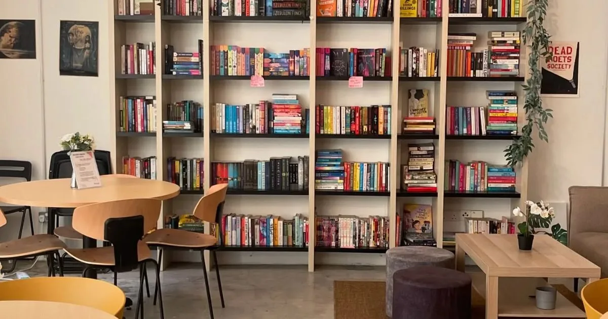 5 Port Healing Buat Ulat Buku, Boleh Baca Novel Sambil Hirup Kopi 6 ulat buku